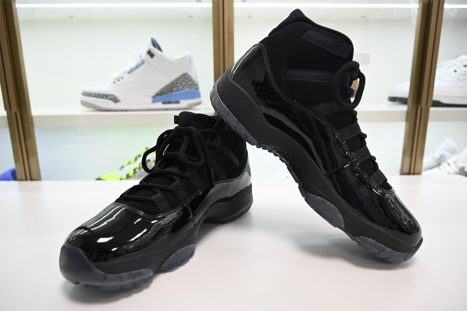 Air Jordan 11 “Cap and Gown” black  378037-005
