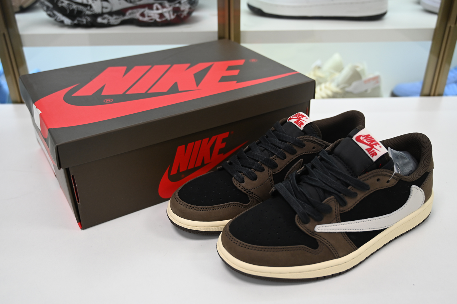 TRAVIS SCOTT AIR JORDAN 1 LOW DARK MOCHA CQ4277-001