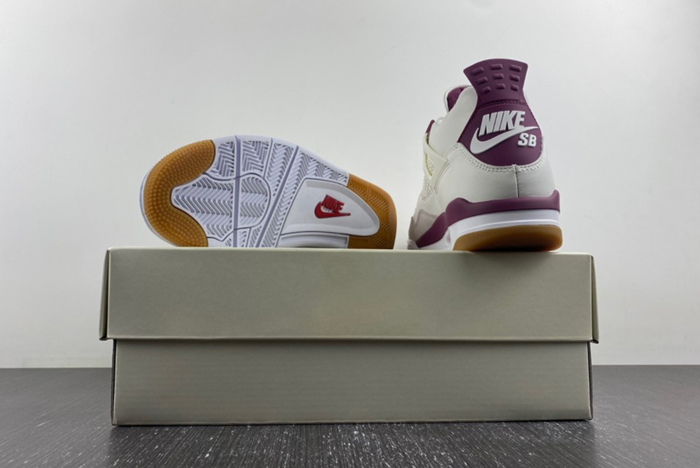Nike SB x Jordan 4 