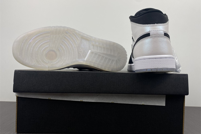Air Jordan 1 Mid “Diamond Shorts   DH6933-100