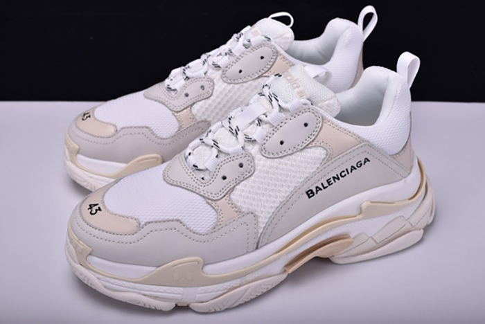 BA17FW TRIPLE S 490671-W06F1-9000