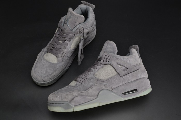 KAWS x Air Jordan 4
