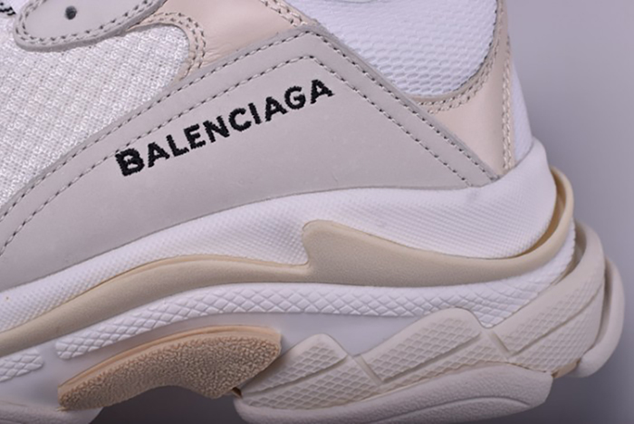 BA17FW TRIPLE S 490671-W06F1-9000