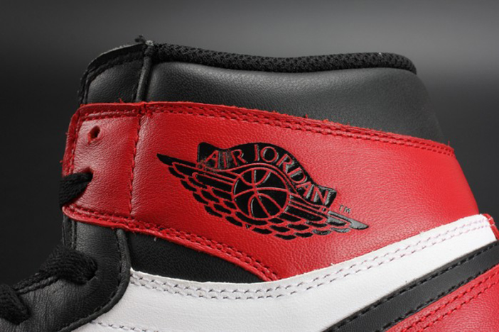 AIR JORDAN 1 High OG "Black Toe" white/ black-varsity red mens 555088-125