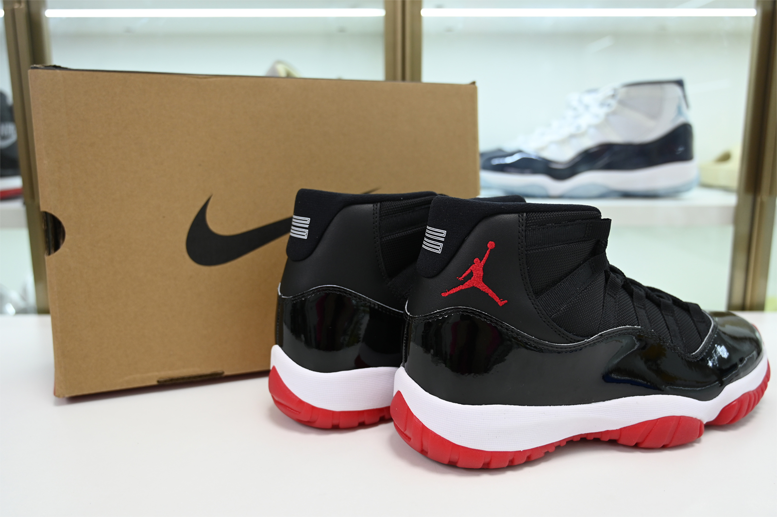 AIR JORDAN 11 BRED 2019 378037-061