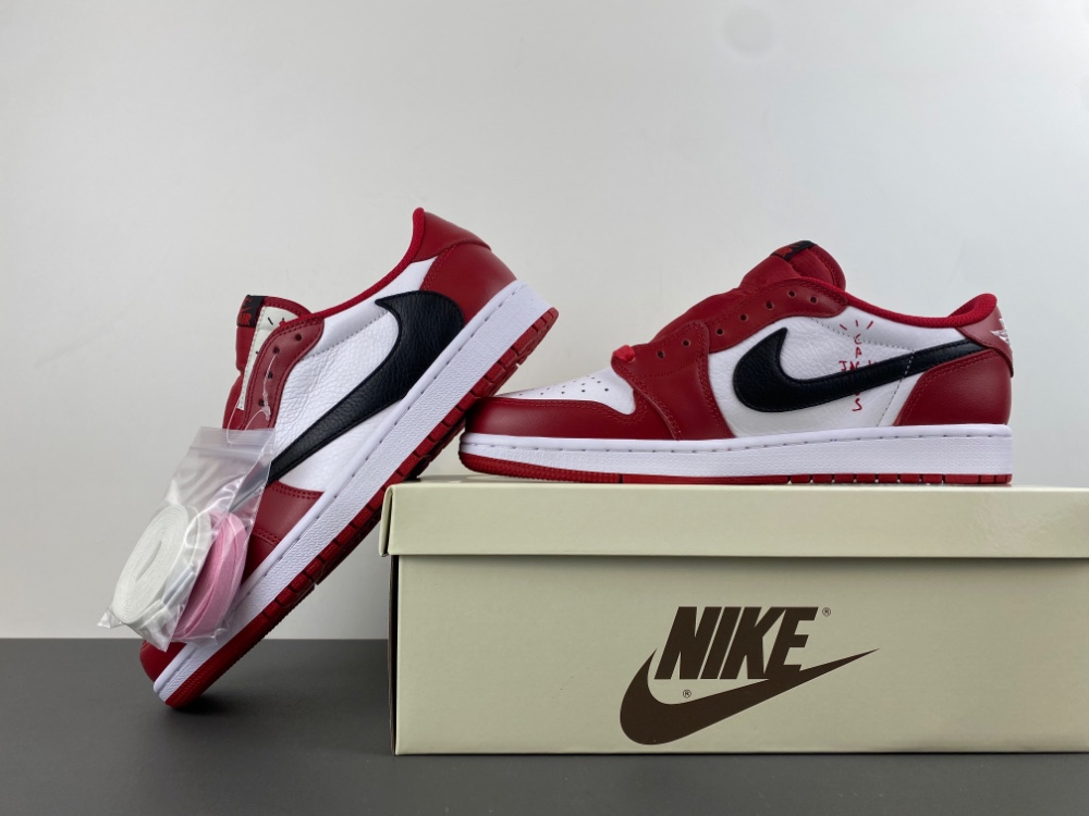 Travis Scott x Air Jordan 1 Low  DM7866-101