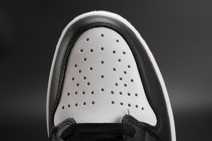 AIR JORDAN 1 High OG "Black Toe" white/ black-varsity red mens 555088-125