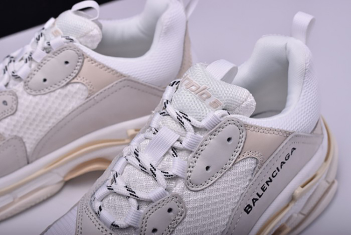 BA17FW TRIPLE S 490671-W06F1-9000