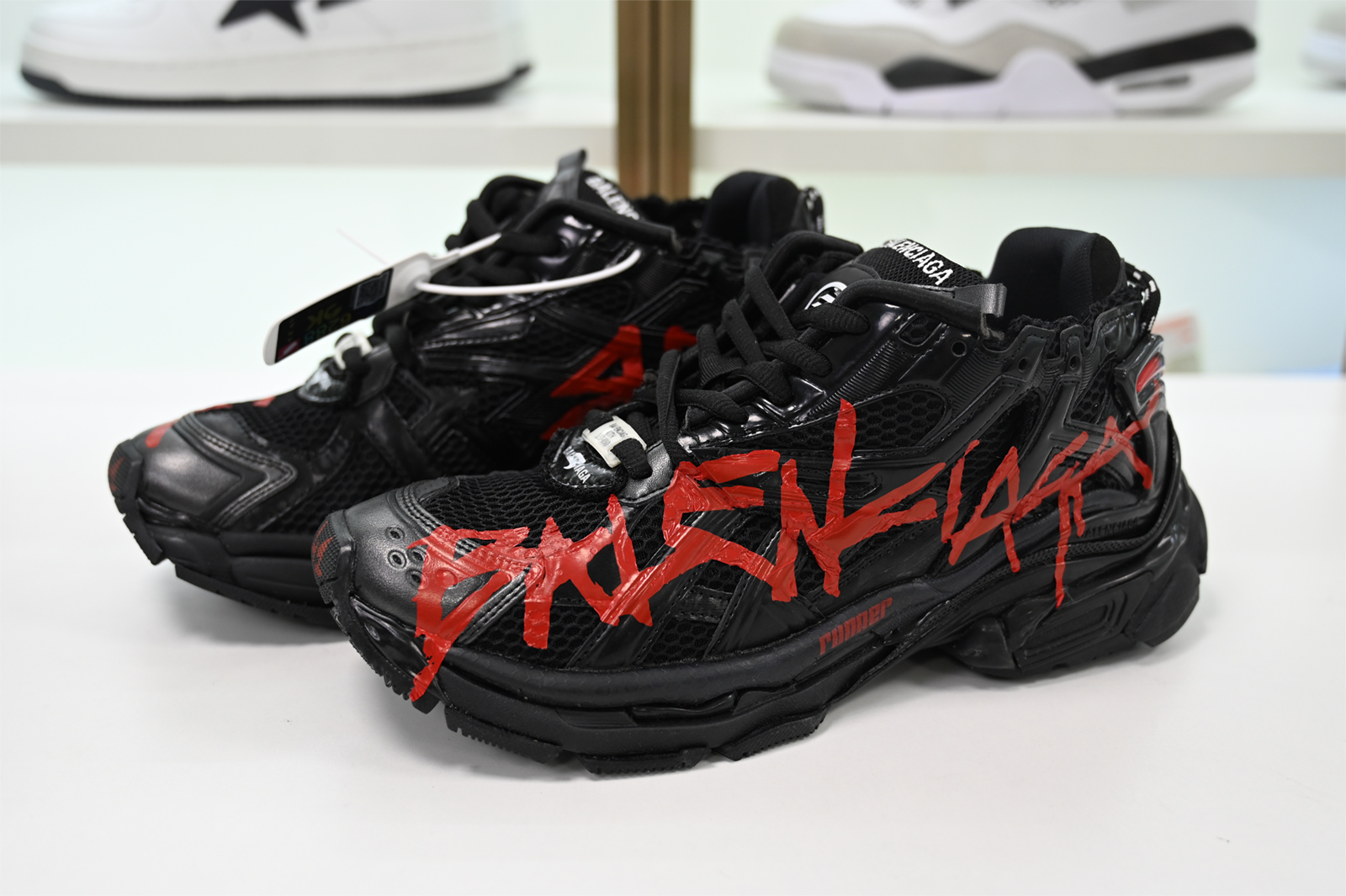 BALENCIAGA -Runner 7.0  677403 W3RB1 0102