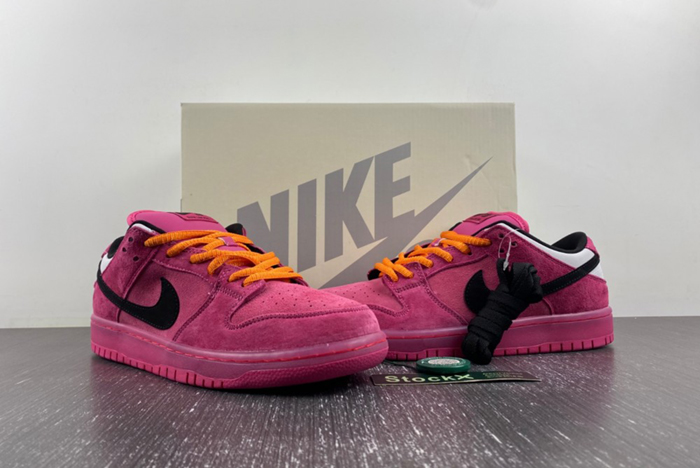The Powerpuff Girls x Nike SB Dunk Low 