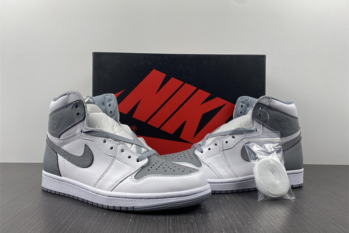 Air Jordan 1 High OG “Stealth”  555088-037