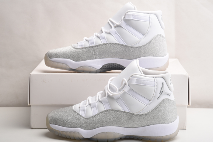 JORDAN 11 RETRO WHITE METALLIC SILVER - AR0715-100