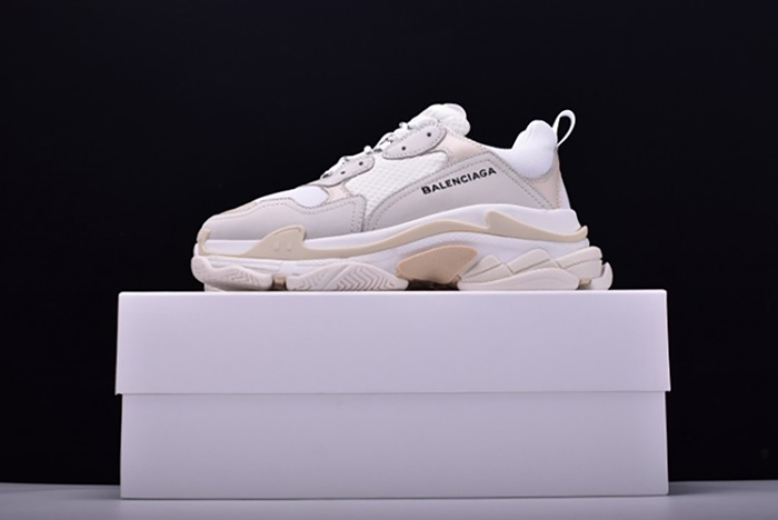 BA17FW TRIPLE S 490671-W06F1-9000