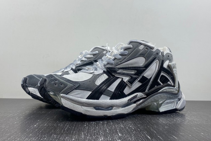 Balenciaga 7.5  677403-W3RB5-9012