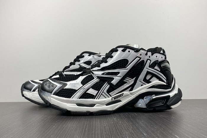 BALENCIAGA -Runner DARK GREY 677403 W3R82 9010