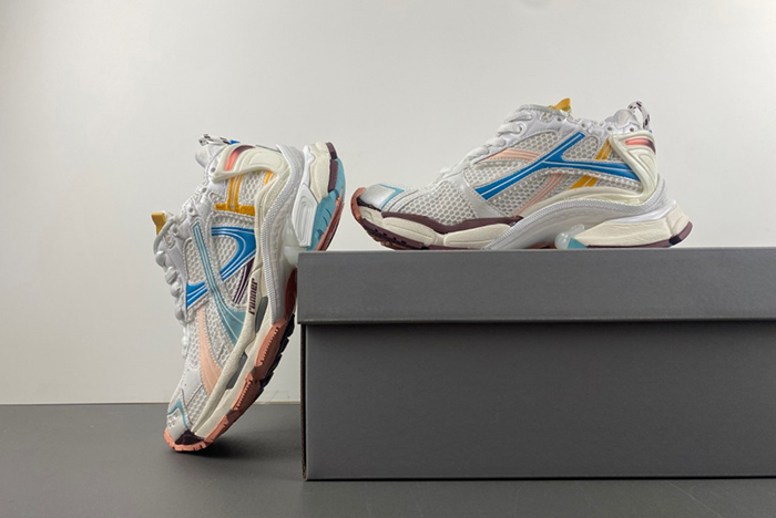 Balenciaga 7.5 Runner Sneakers pink 772774-W3RNY-0326