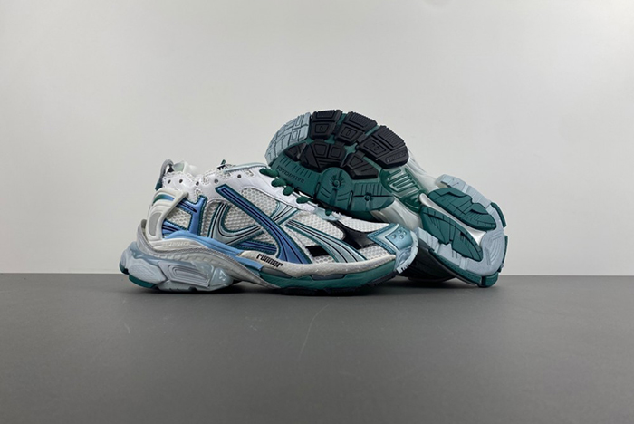Balenciaga 7.5  Runner Sneakers  772774 W3RBW 0623