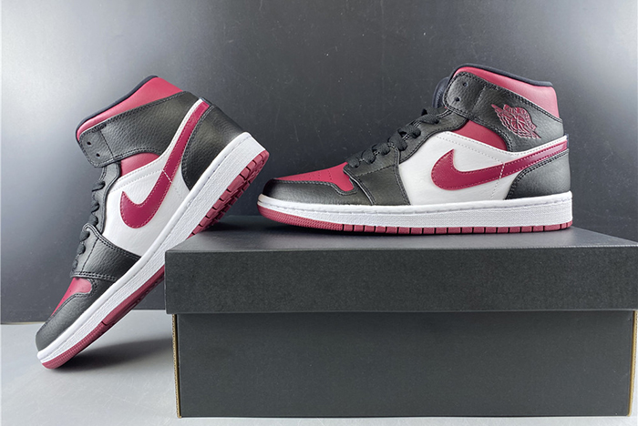 Jordan 1 Mid bred toe 554724-066