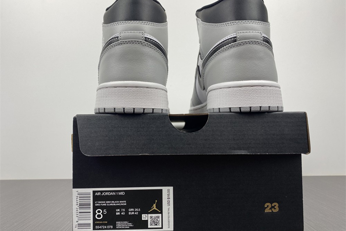 Air Jordan 1 Mid “Light Smoke Grey”  554724-078