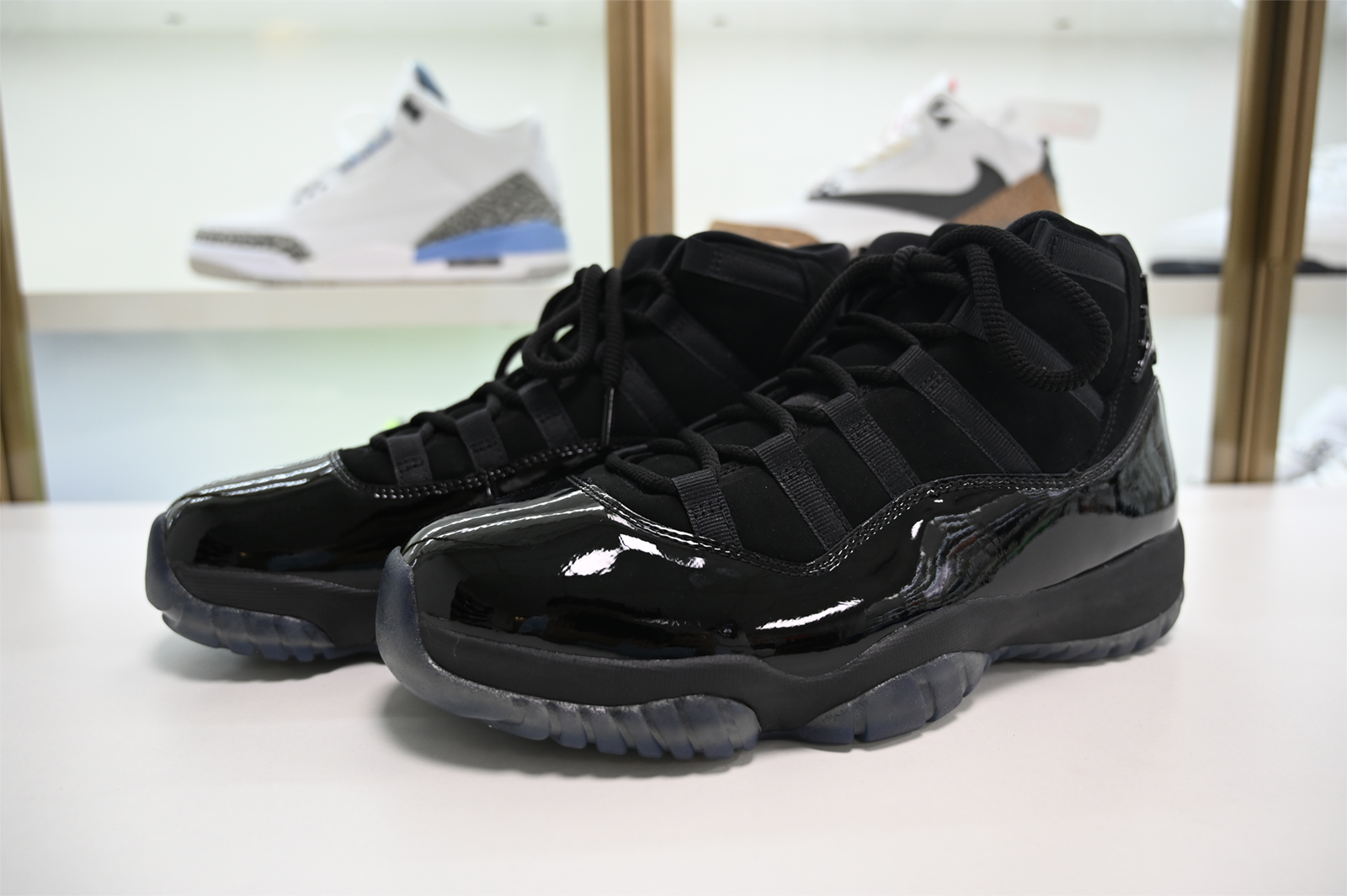 Air Jordan 11 “Cap and Gown” black  378037-005