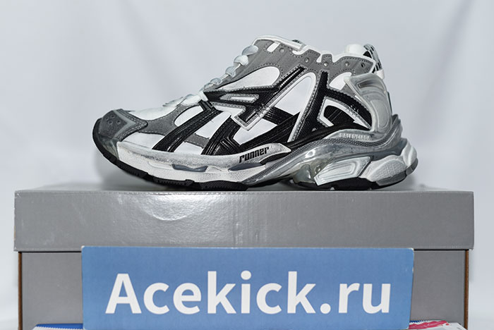 Balenciaga 7.5  677403-W3RB5-9012