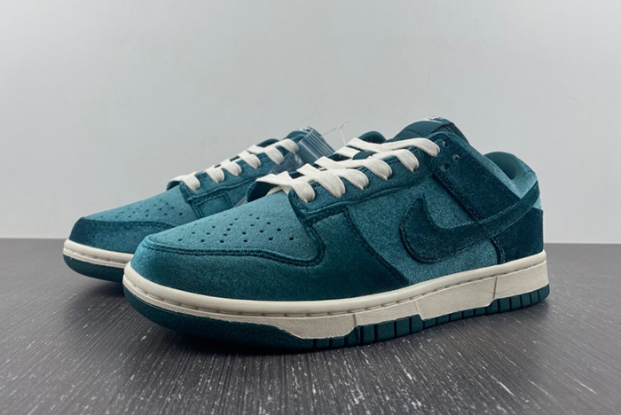 Nike Dunk Low 'Green Velvet' DZ5224-300