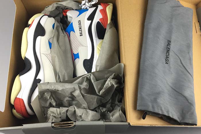 BALENCIAGE TRIPLE TRAINER 584088 W06E2 1150