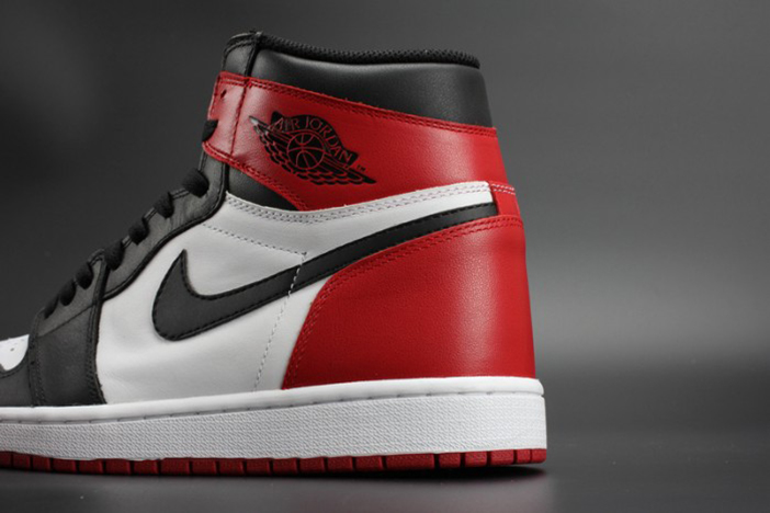 AIR JORDAN 1 High OG "Black Toe" white/ black-varsity red mens 555088-125
