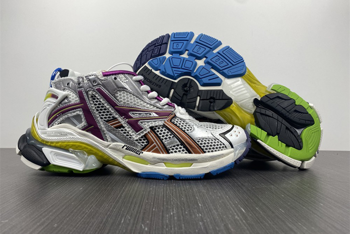 BALENCIAGA -Runner 7.0  677403 W3RB6 8123