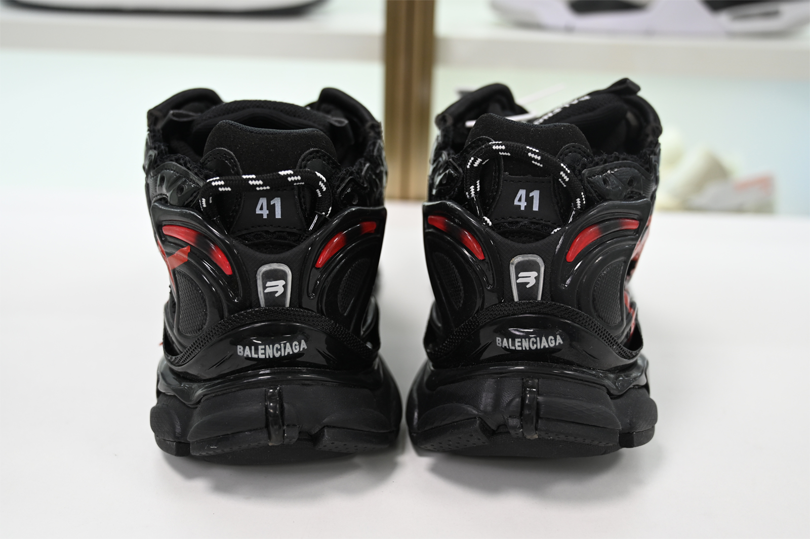 BALENCIAGA -Runner 7.0  677403 W3RB1 0102