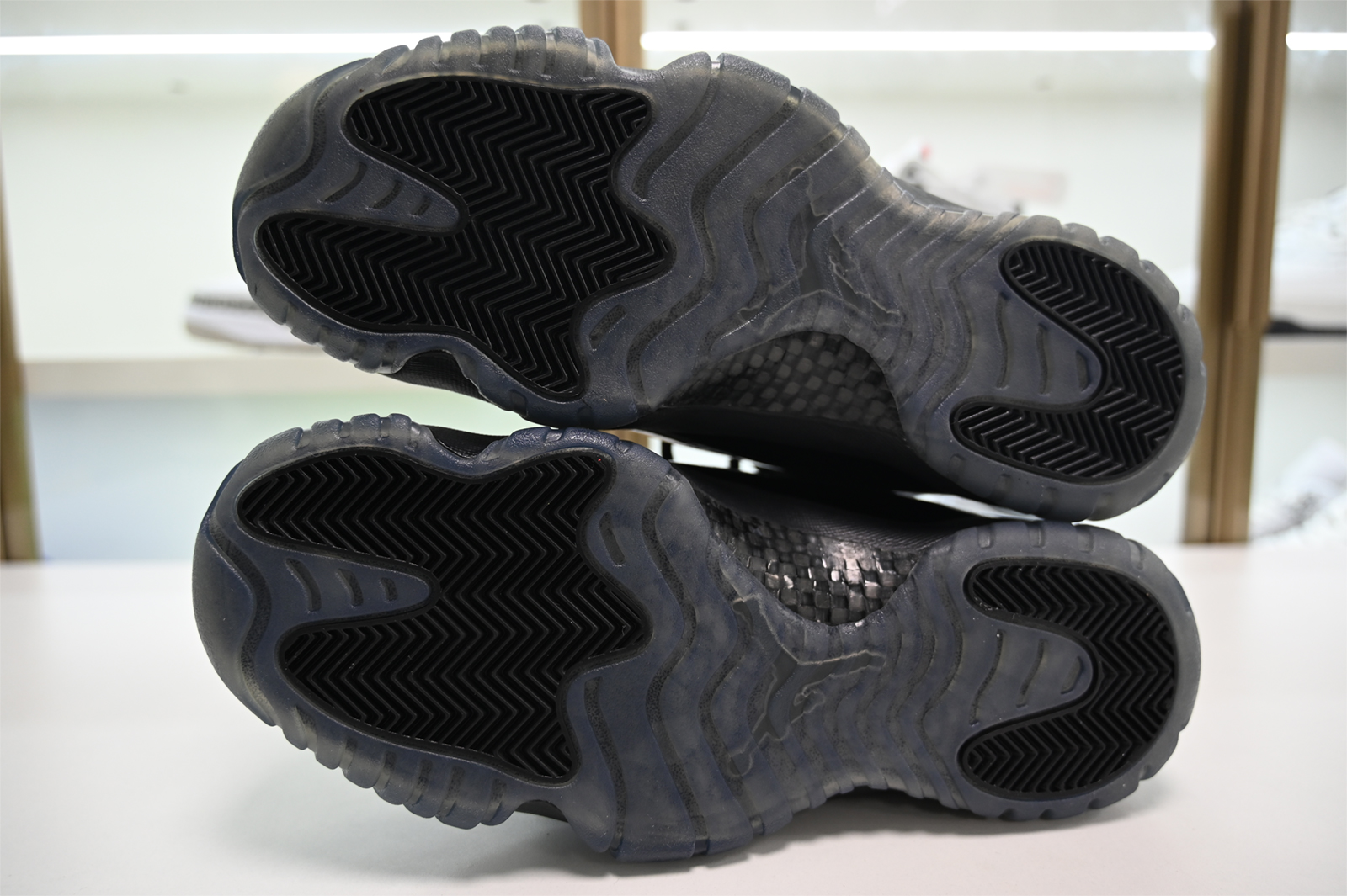 Air Jordan 11 “Cap and Gown” black  378037-005