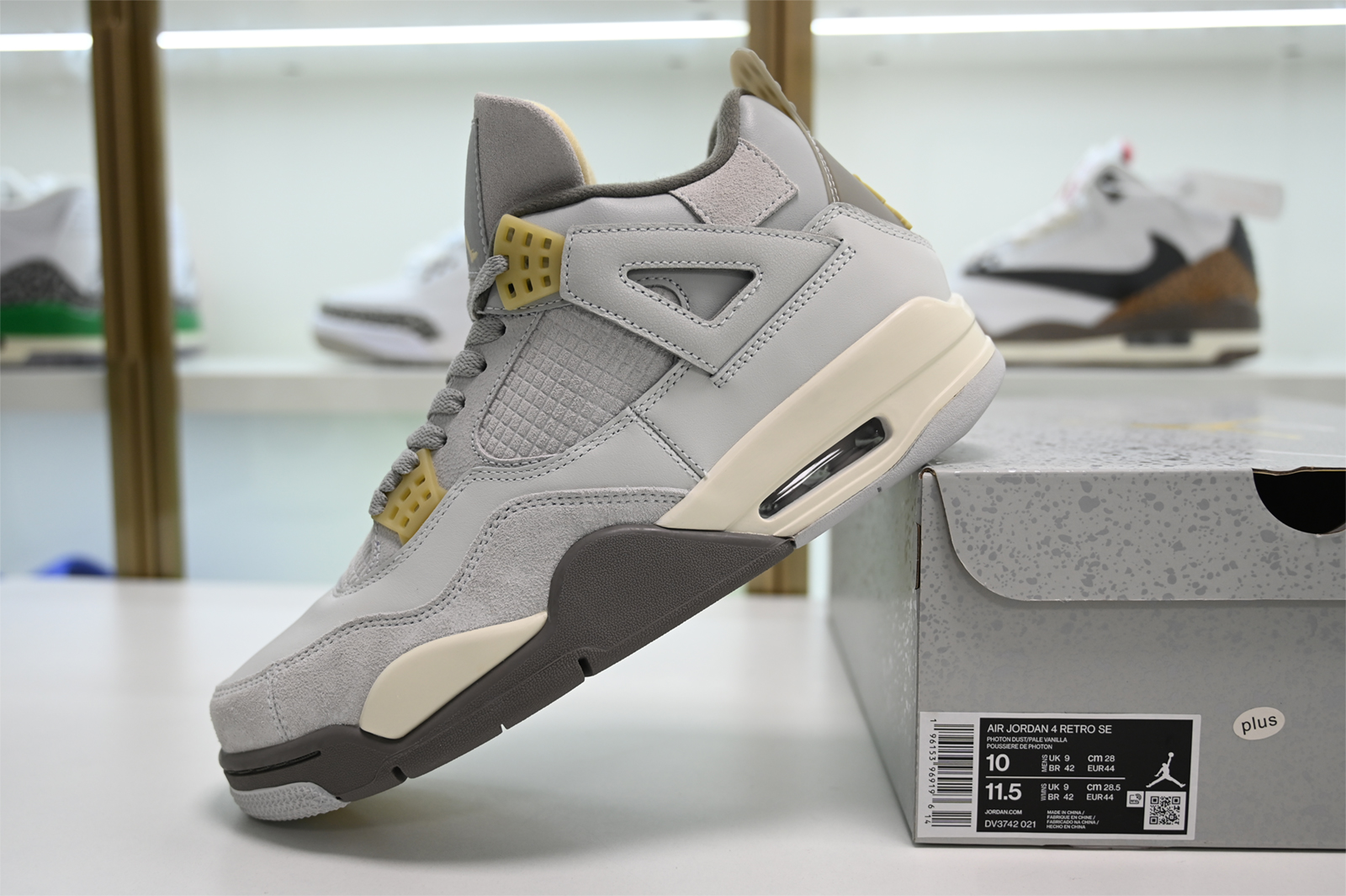 Air Jordan 4 SE Craft “Photon Dust” DV3742-021