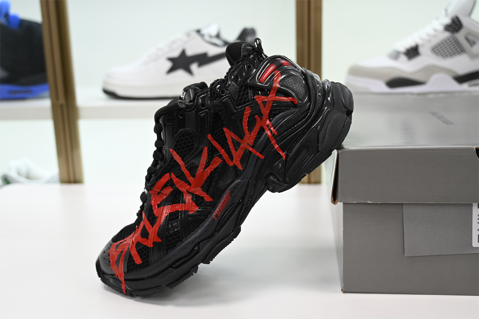 BALENCIAGA -Runner 7.0  677403 W3RB1 0102