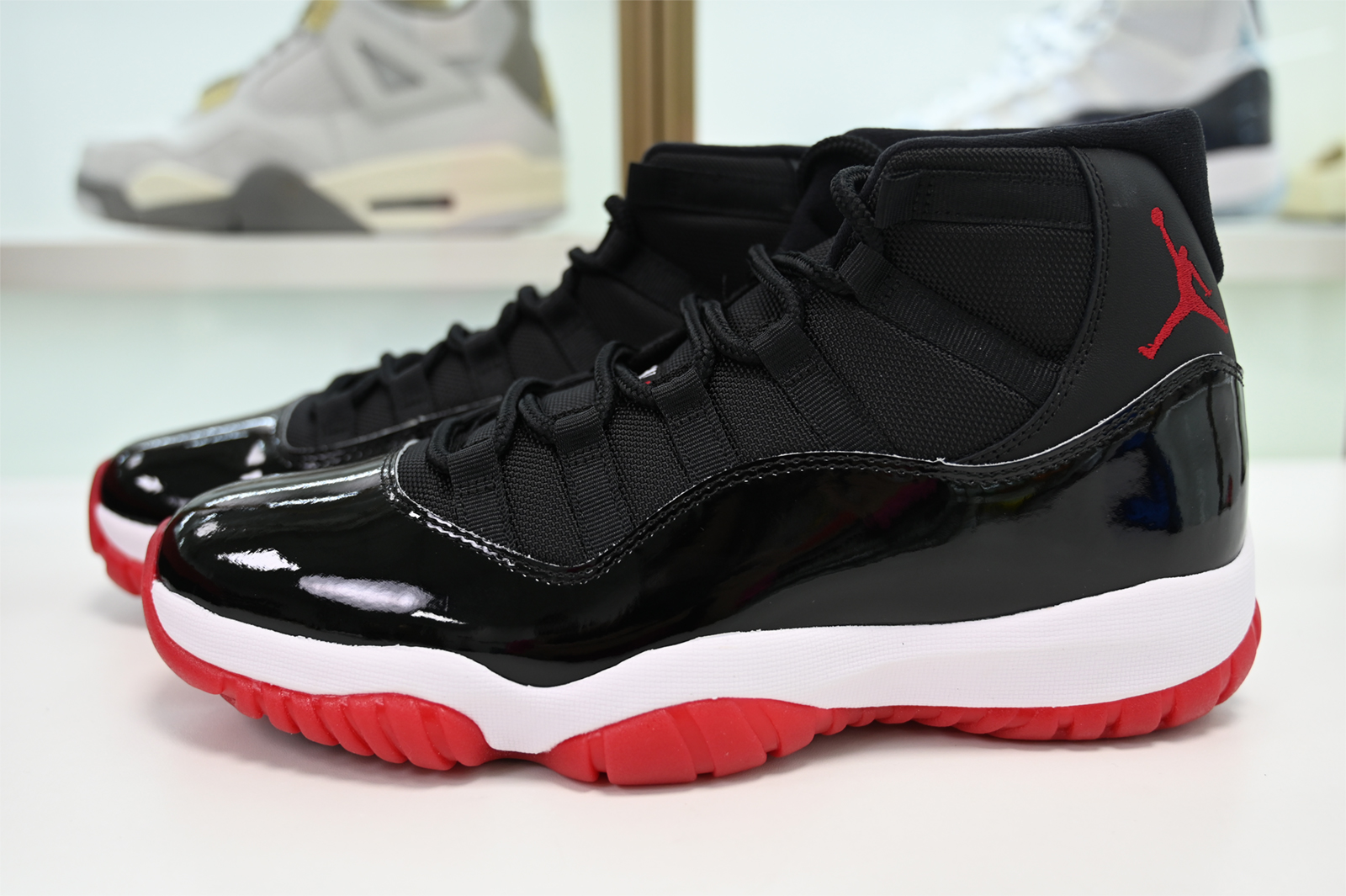 AIR JORDAN 11 BRED 2019 378037-061