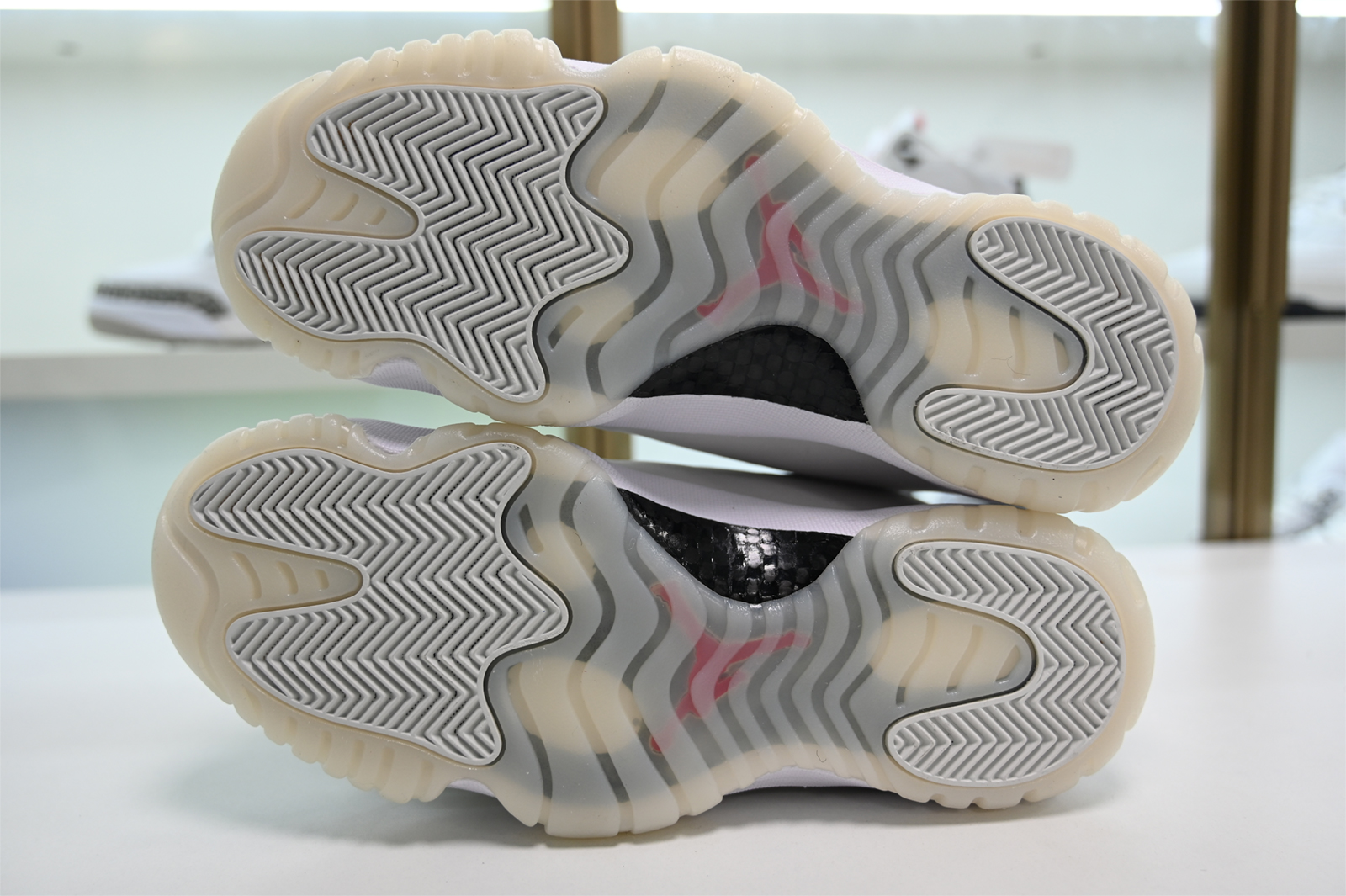 Air Jordan 11 “Platinum Tint” 378037-016