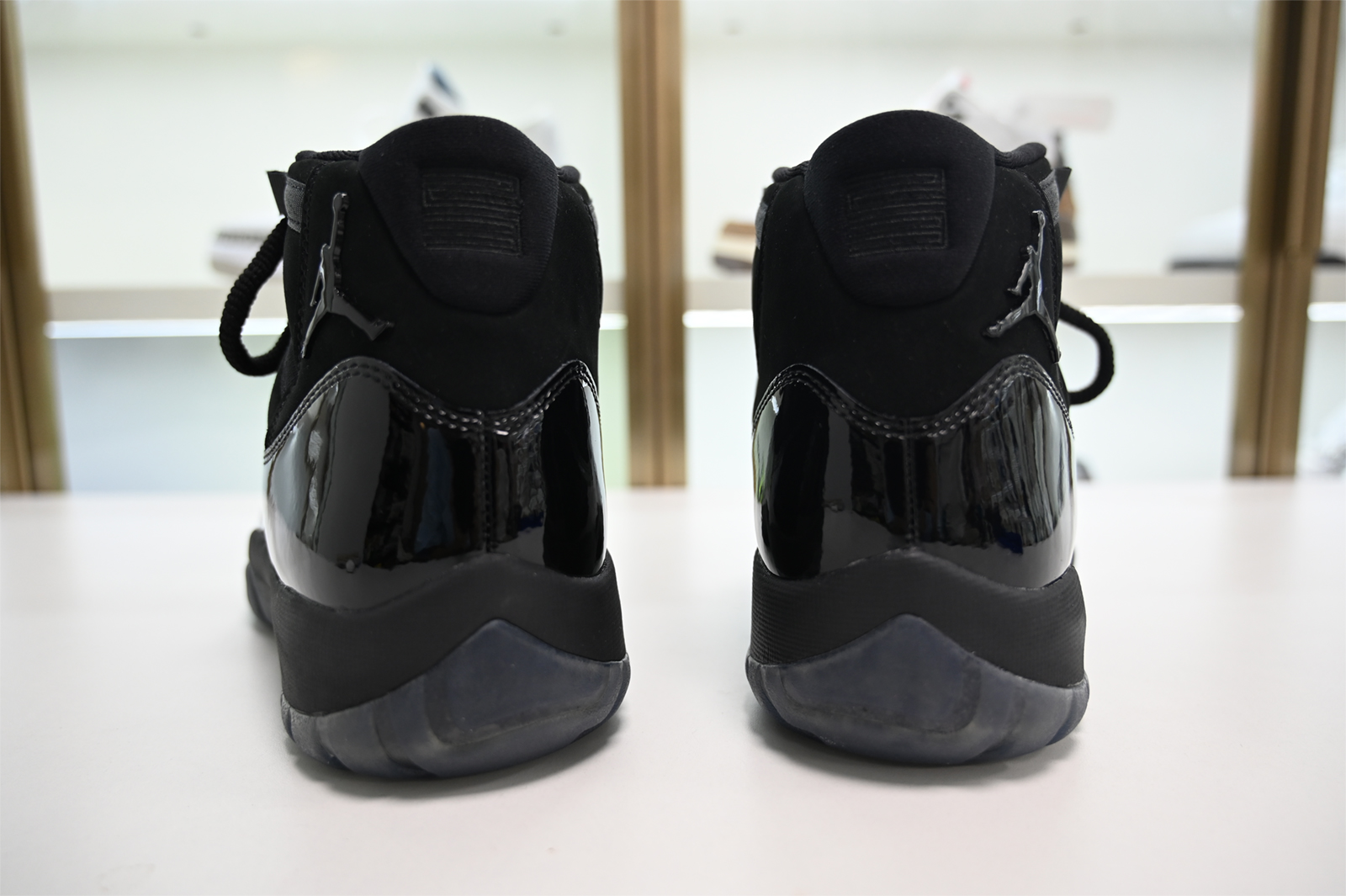 Air Jordan 11 “Cap and Gown” black  378037-005