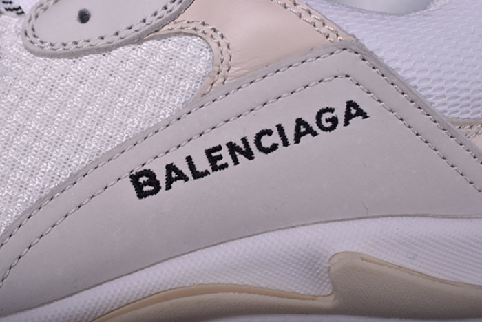BA17FW TRIPLE S 490671-W06F1-9000