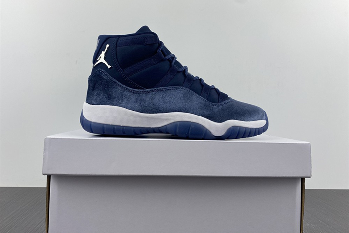 Jordan 11 Retro Midnight Navy  AR0715-441