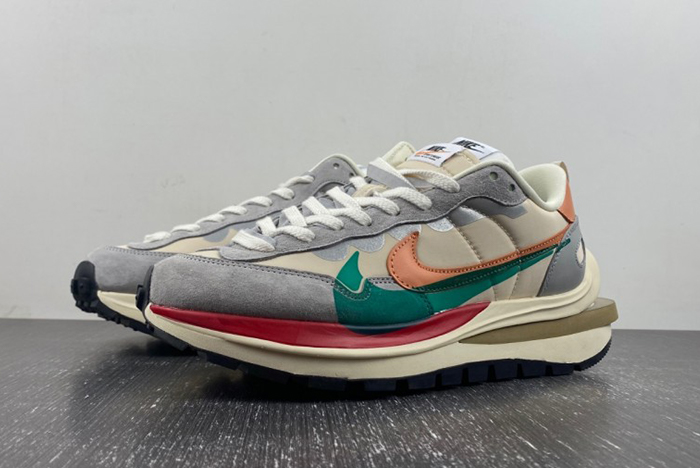Sacai x VaporWaffle 'Tour Yellow'  DD1875-107
