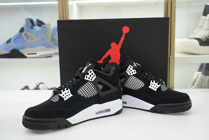 AIR JORDAN 4 RETRO 
