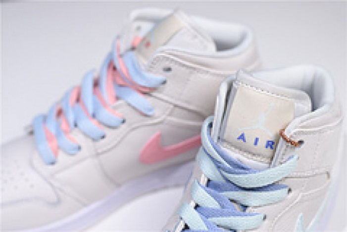 Air  Jordan 1  Mid GG
