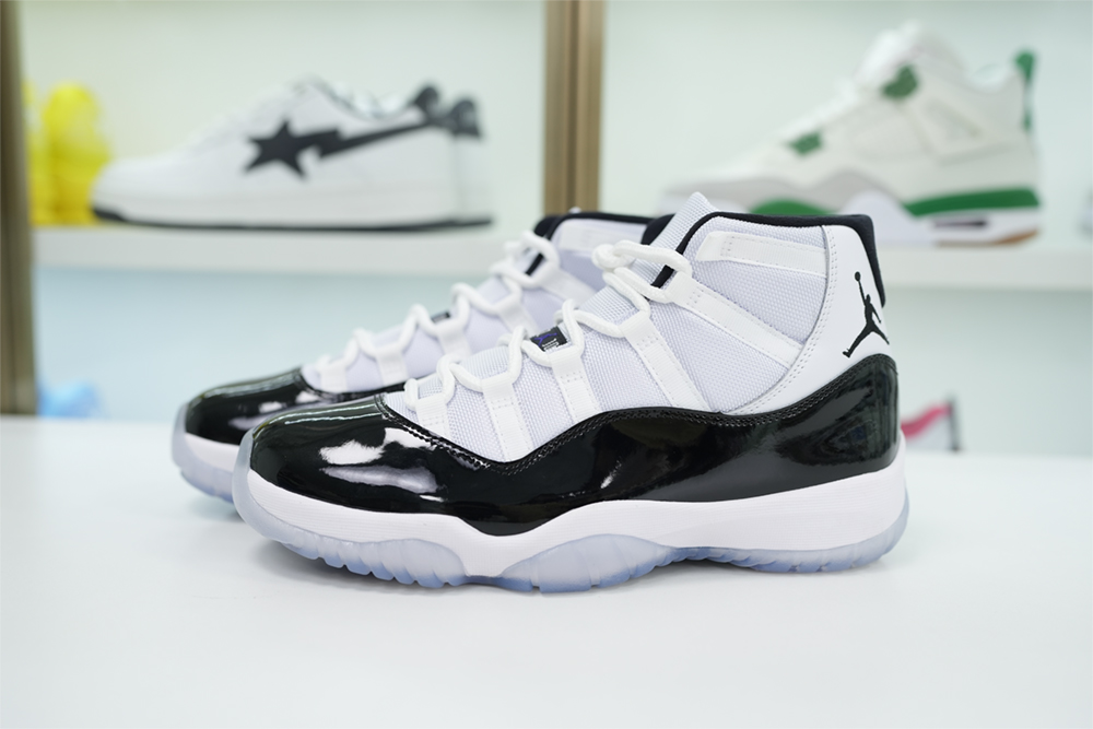 Air Jordan 11 Retro Concord
