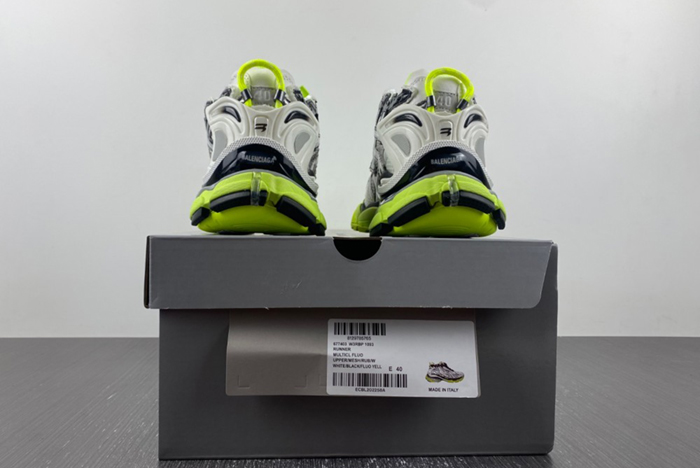 BALENCIAGA -Runner 7.0  Sneaker 
