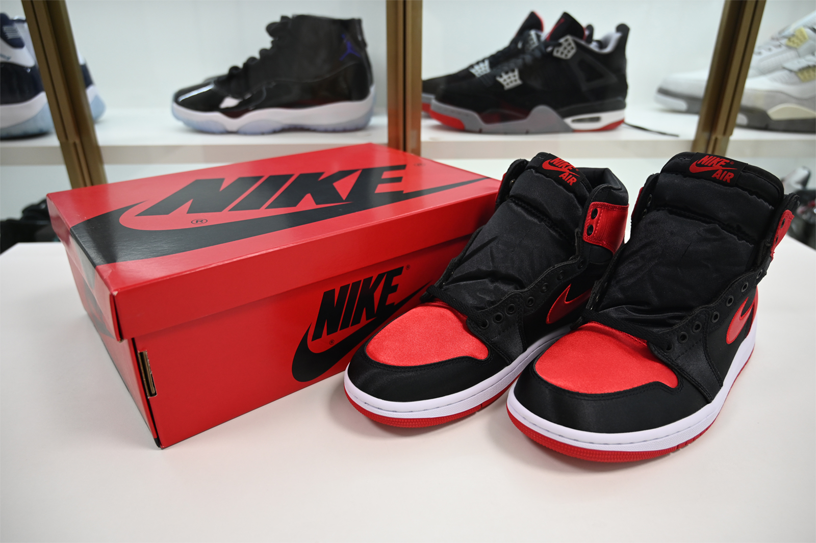 Air Jordan 1 High OG WMNS Satin Bred FD4810-061