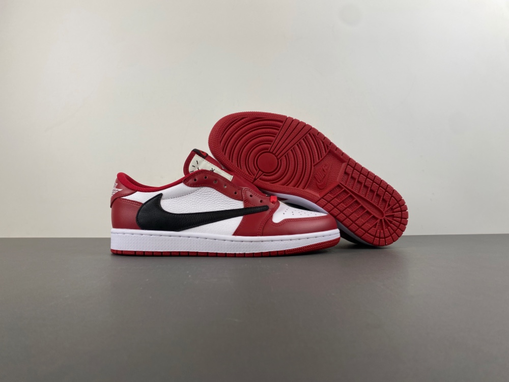 Travis Scott x Air Jordan 1 Low  DM7866-101