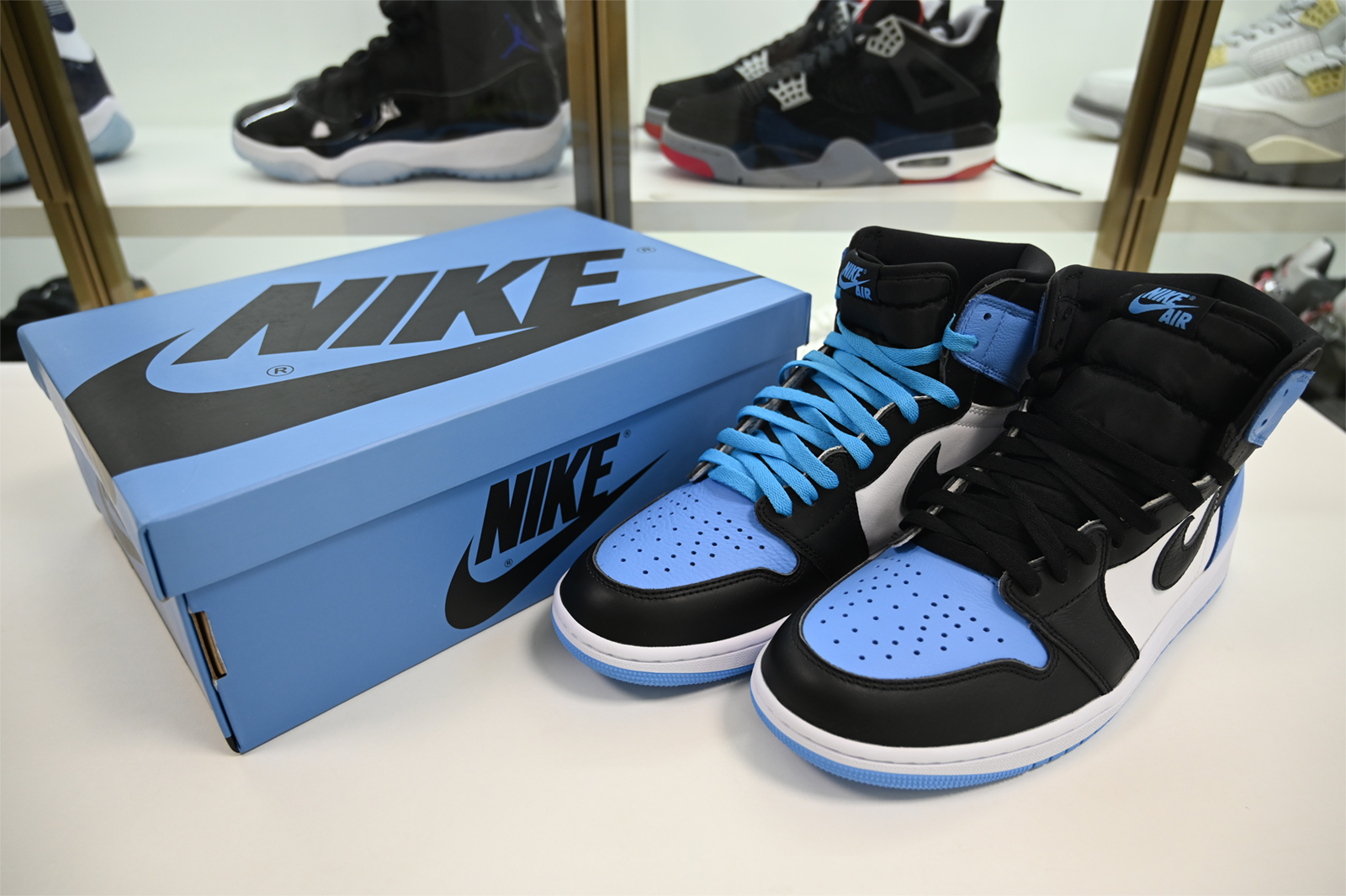 Air Jordan 1 High OG University Blue DZ5485-400