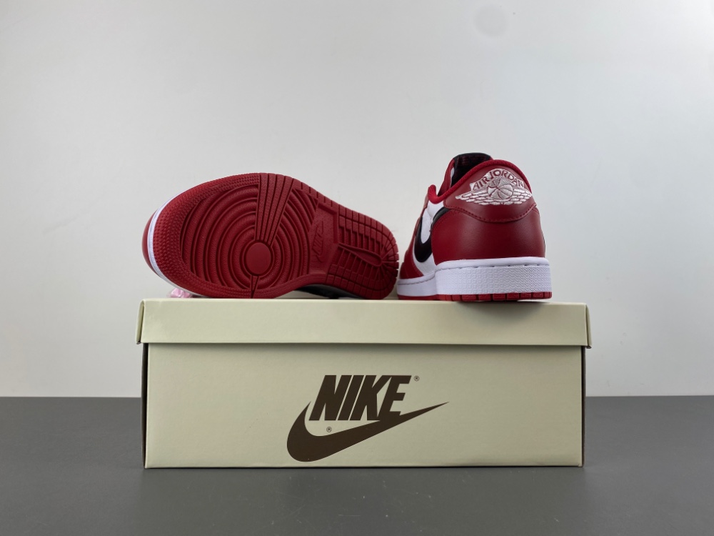 Travis Scott x Air Jordan 1 Low  DM7866-101
