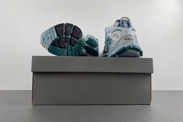Balenciaga 7.5  Runner Sneakers  772774 W3RBW 0623