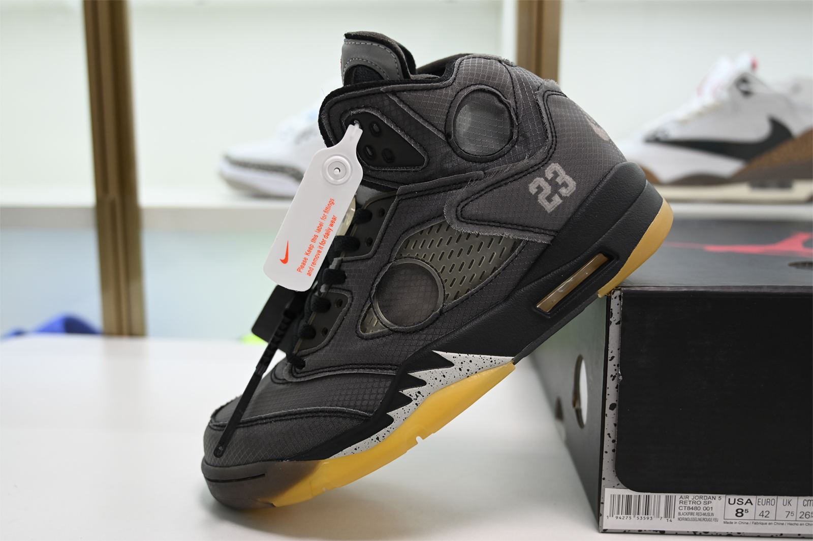 Off-White  AIR JORDAN 5 SP BLACK MUSLIN FIRE RED CT8480-001