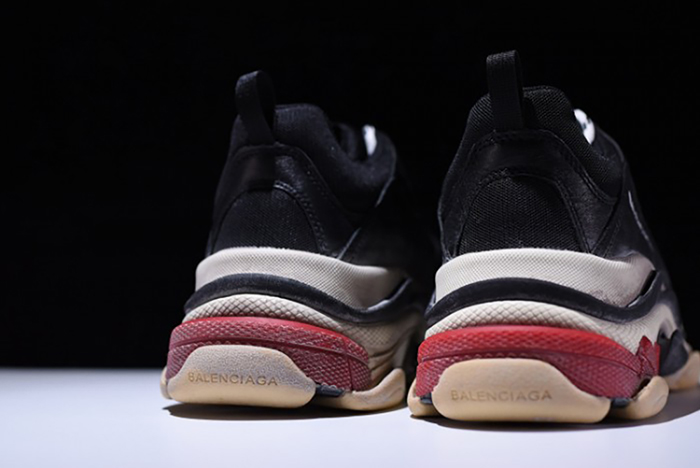 BALENCIAGA TRIPLE S W06E1-1000